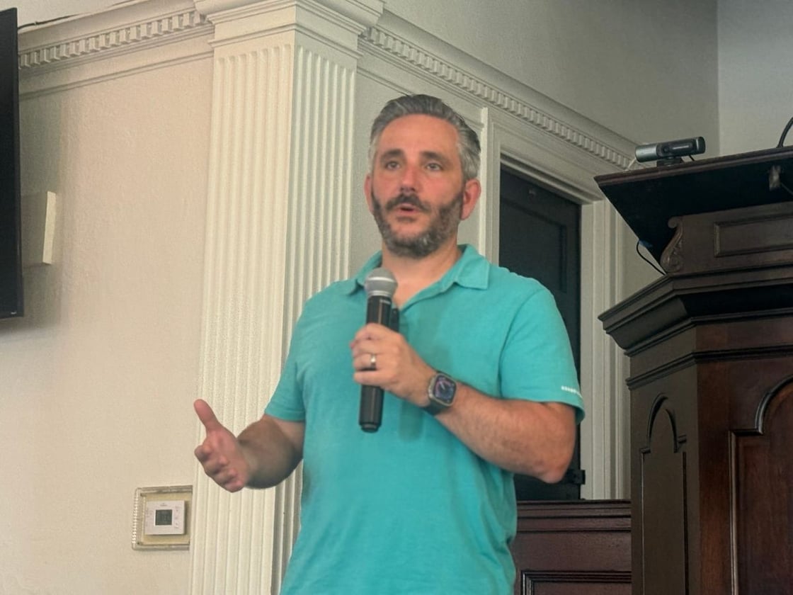 01-storytellers-trade-crashes-romance-and-a-last-flight-at-marblehead-festival