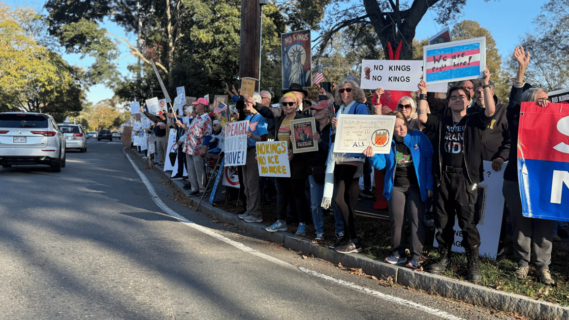 Screenshot 2025-10-23 at 20-06-34 Hundreds gather for ‘No Kings’ rally in Marblehead