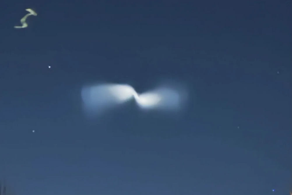 Screenshot 2025-11-06 at 19-48-44 Swirl of light over Marblehead traced to European rocket launch