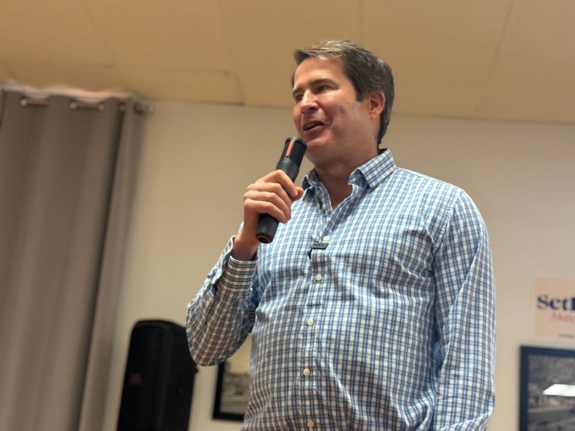 moulton-rallies-hometown-rogues-frames-senate-race-as-generational-test-featured